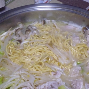 野菜と豚肉の煮込みラーメン♪